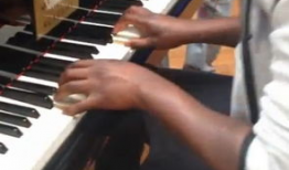 弹钢琴视频,弹钢琴视频魅力解析